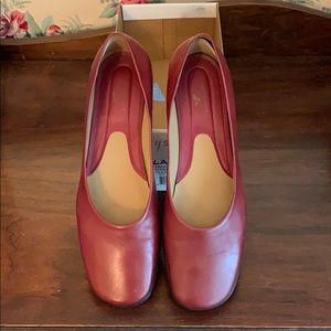 Easy Spirit Freethrow Maple Fire Leather Flats